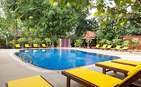 Tropica Bungalow Beach Hotel